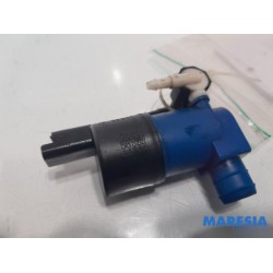Renault - Captur - Windscreen washer pump