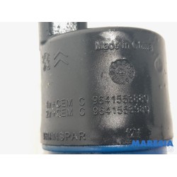 Renault - Captur - Windscreen washer pump