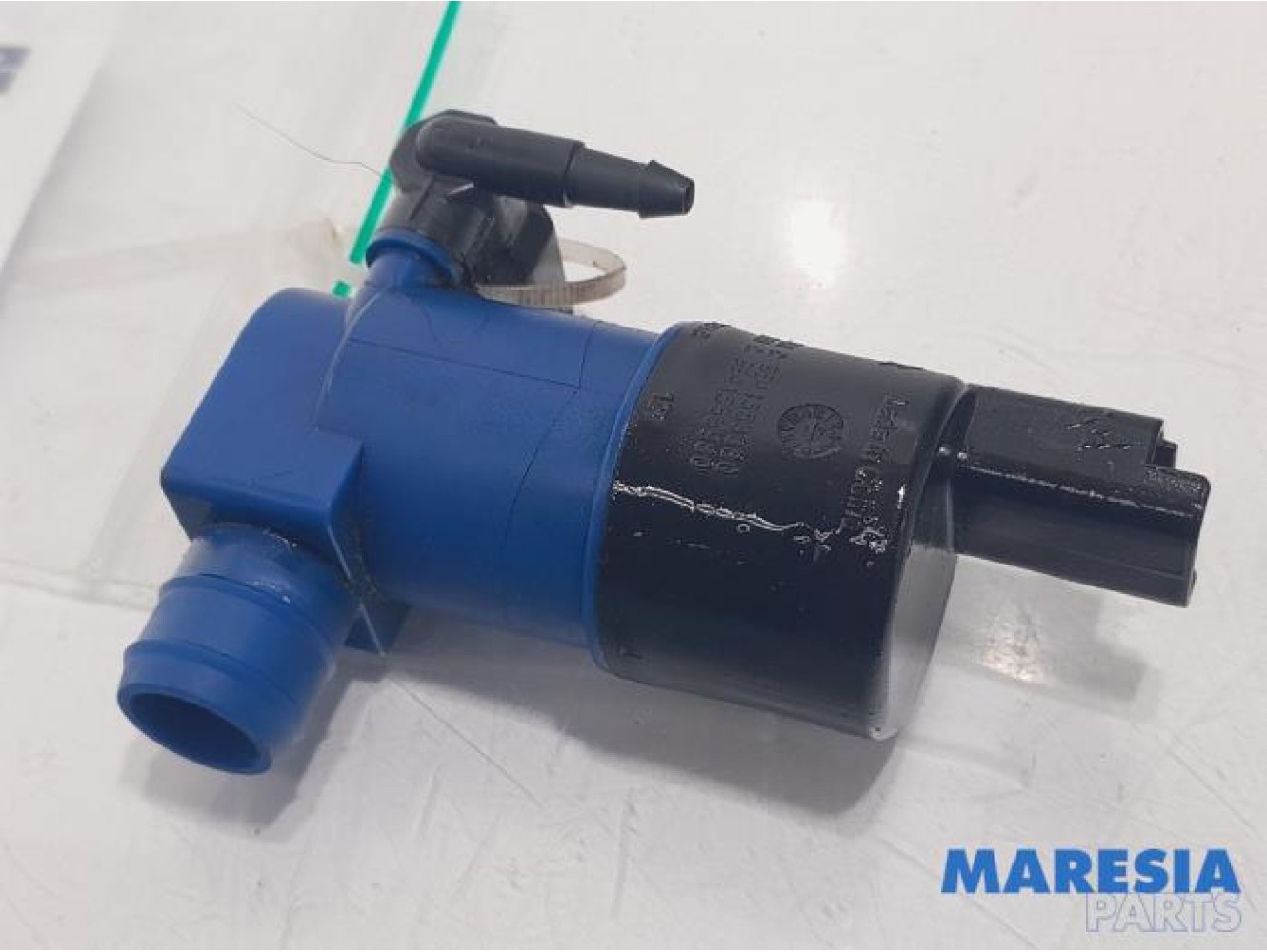 Renault - Captur - Windscreen washer pump