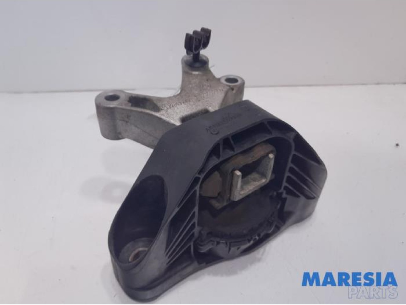 Renault - Captur - Engine mount