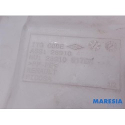 Renault - Captur - Front windscreen washer reservoir