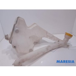 Renault - Captur - Front windscreen washer reservoir