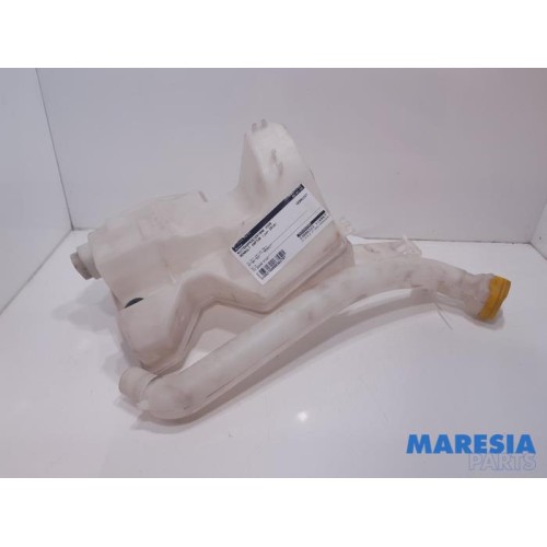 Renault - Captur - Front windscreen washer reservoir