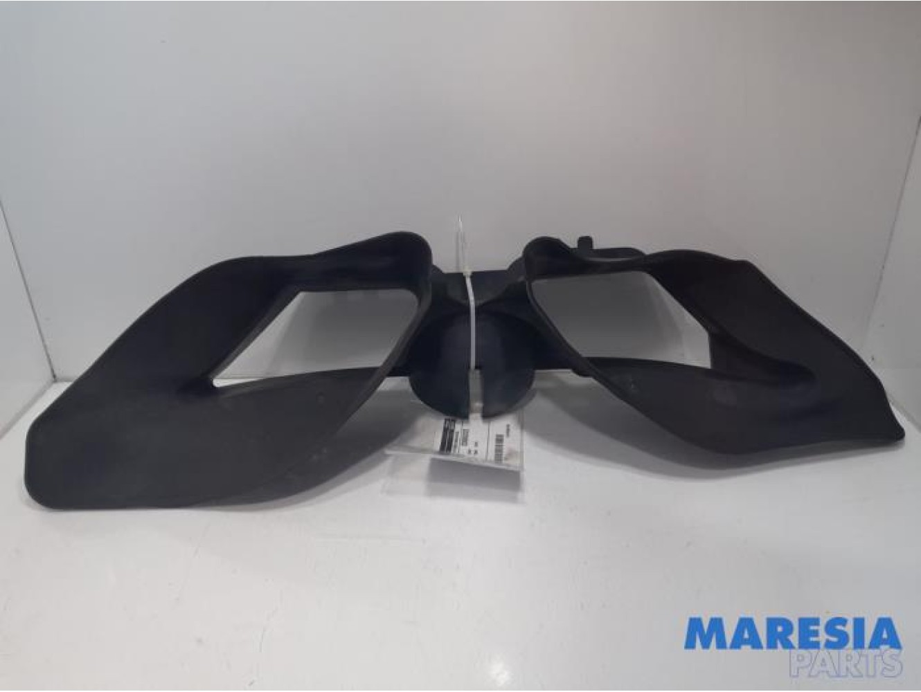 Renault - Captur - Air funnel