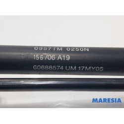 Alfa Romeo - 159 - Set of bonnet gas struts