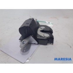 Fiat - 500 - Tailgate lock mechanism