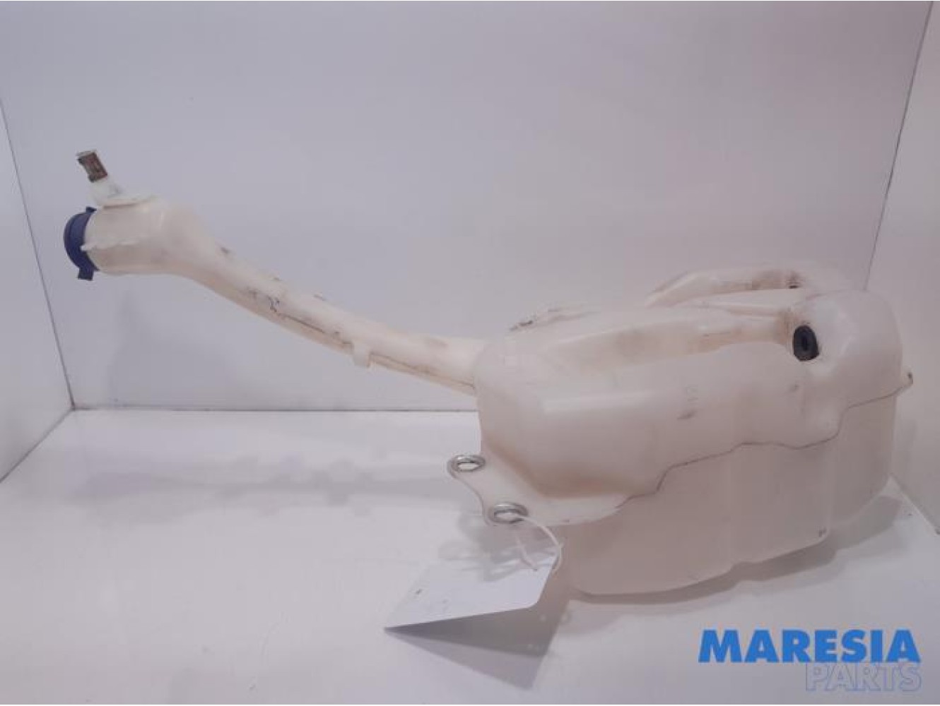 Alfa Romeo - 159 - Front windscreen washer reservoir