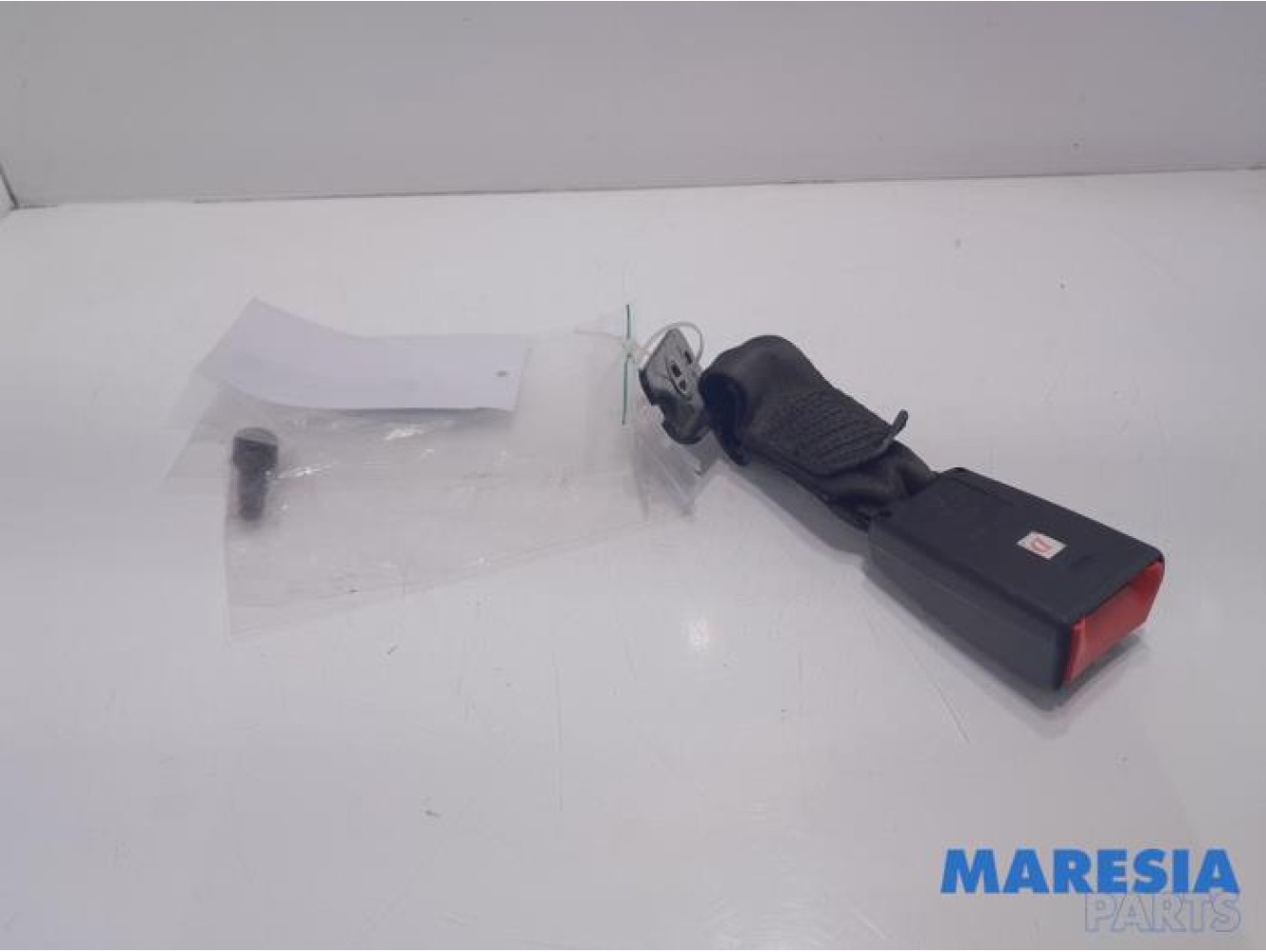 Fiat - 500 - Insertion ceinture de sécurité arrière droite