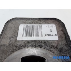 Renault - Megane - Oil filter holder