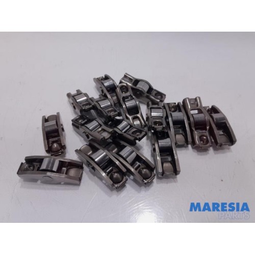 Opel - Vivaro - Rocker arm