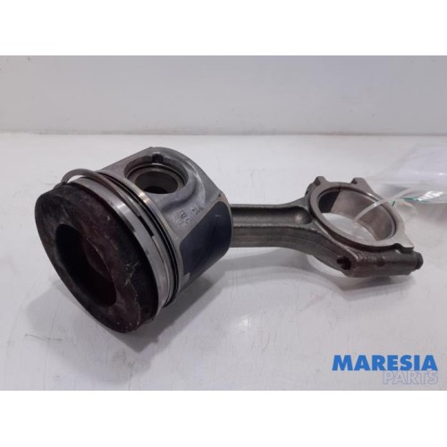 Opel - Vivaro - Piston