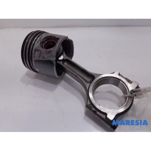 Opel - Vivaro - Piston