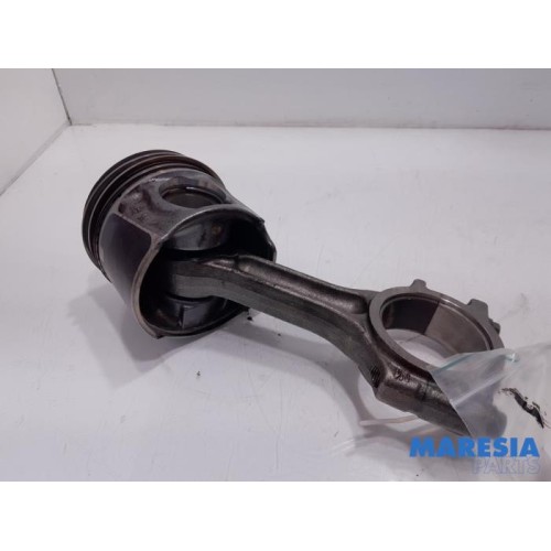 Opel - Vivaro - Piston