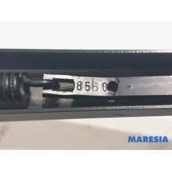 Peugeot - 206 - Front wiper arm