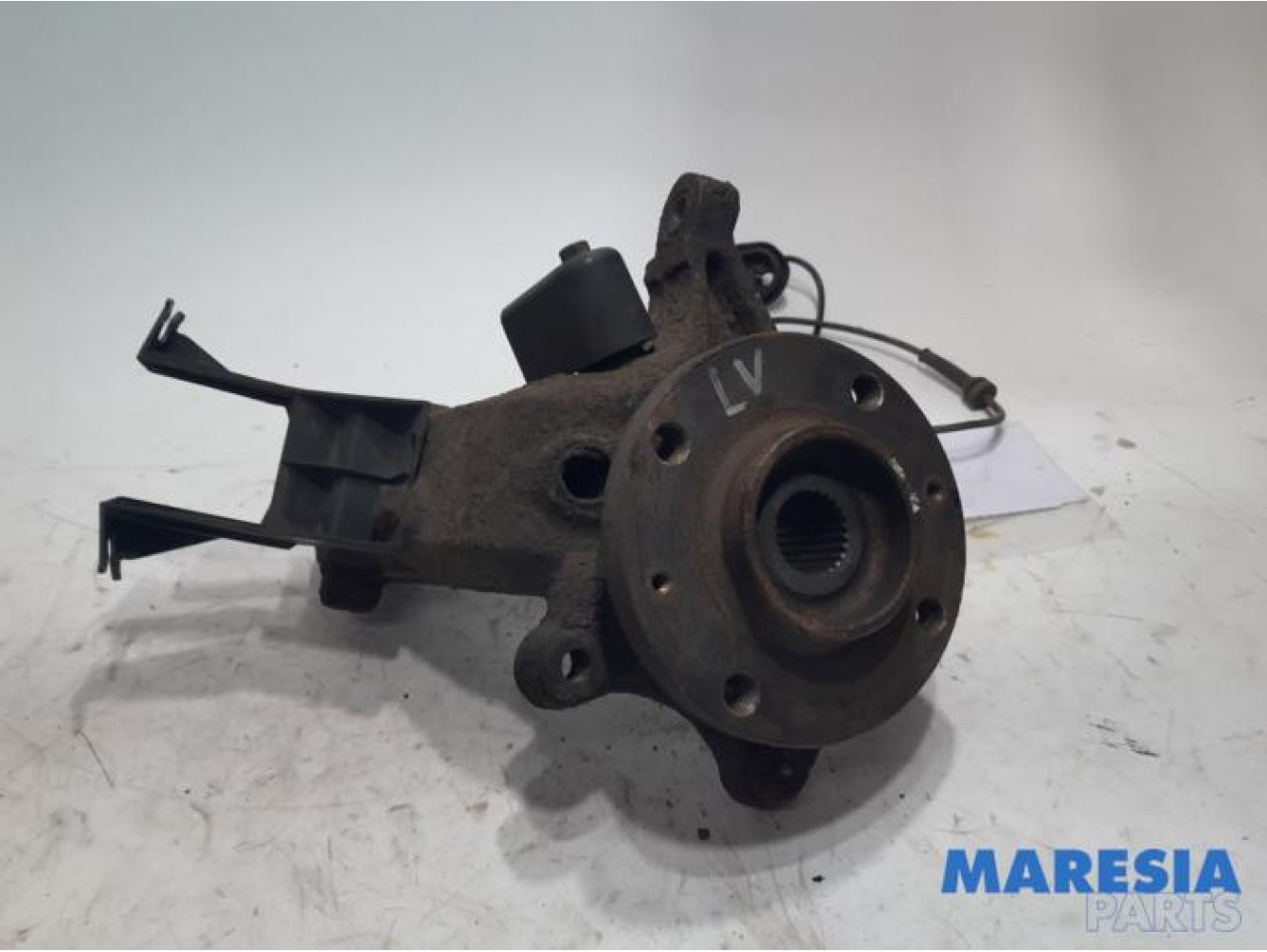 Peugeot - 206 - Fusee links-voor