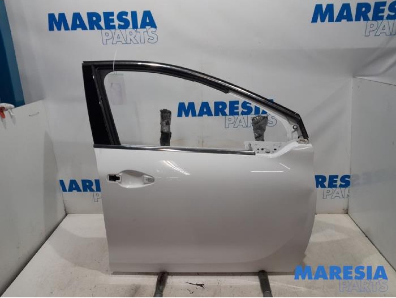 Peugeot - 208 - Front door 4-door, right