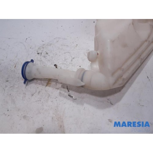 Peugeot - 206 - Front windscreen washer reservoir