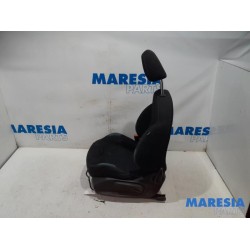 Peugeot - 208 - Stoel links