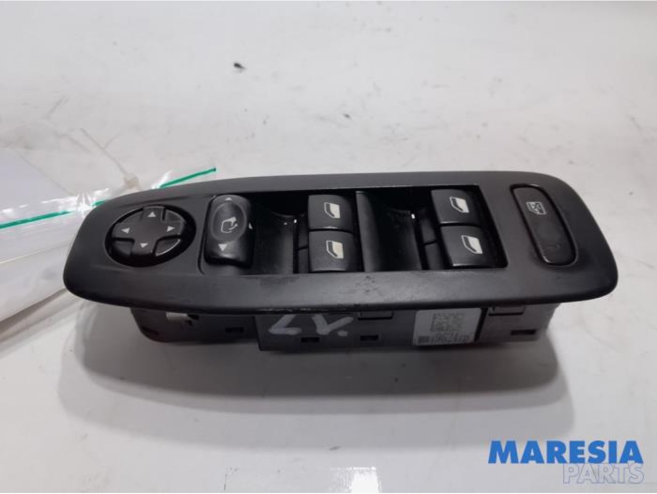 Peugeot - 208 - Multi-functional window switch