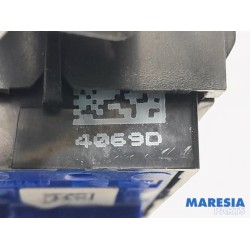 Peugeot - 208 - PDC switch