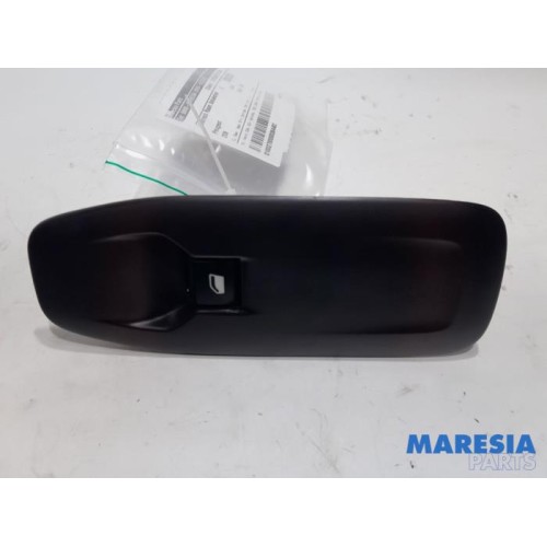 Peugeot - 208 - Electric window switch
