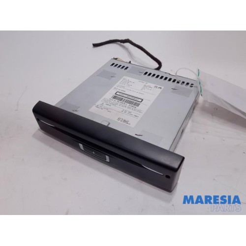 Peugeot - 208 - CD player