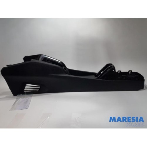 Peugeot - 208 - Middle console