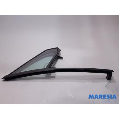 Peugeot - 208 - Quarter light, front right
