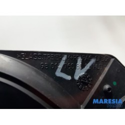 Peugeot - 208 - Quarter light, front left