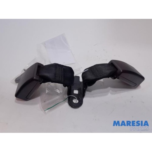 Peugeot - 208 - Insertion ceinture de sécurité arrière centre