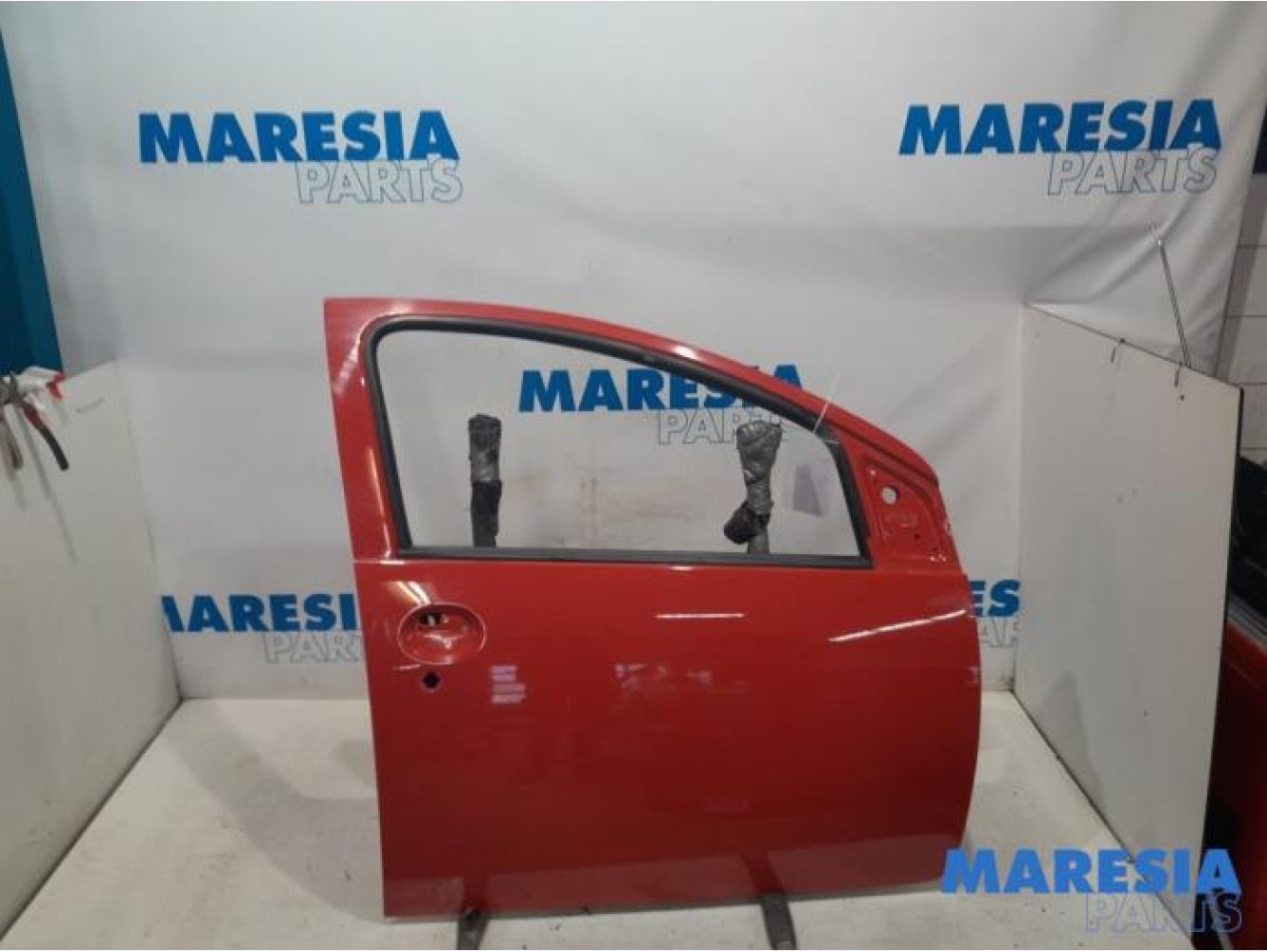 Peugeot - 107 - Front door 4-door, right