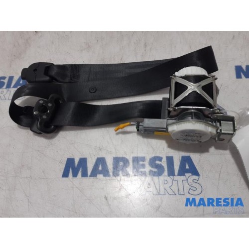 Fiat - 500 - Front seatbelt, right
