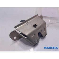 Peugeot - 107 - Tailgate lock mechanism