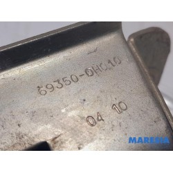 Peugeot - 107 - Tailgate lock mechanism