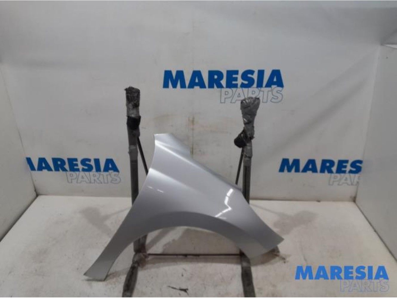 Peugeot - 207 - Front wing, right