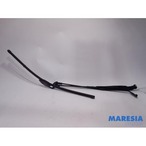 Peugeot - 107 - Front wiper arm