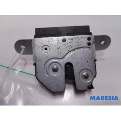 Fiat - 500 - Tailgate lock mechanism