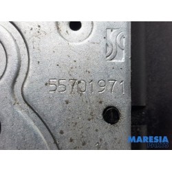 Fiat - 500 - Tailgate lock mechanism