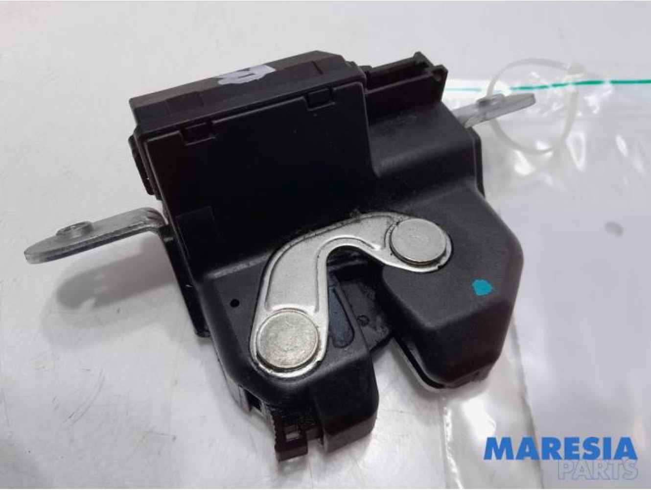 Fiat - 500 - Tailgate lock mechanism