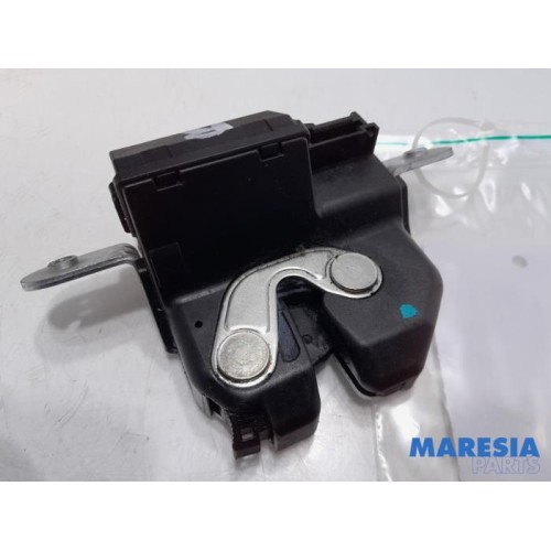 Fiat - 500 - Tailgate lock mechanism