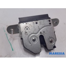 Fiat - 500 - Tailgate lock mechanism