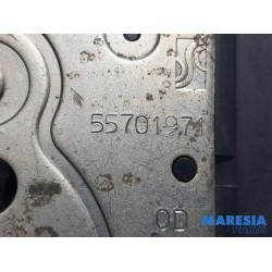 Fiat - 500 - Tailgate lock mechanism