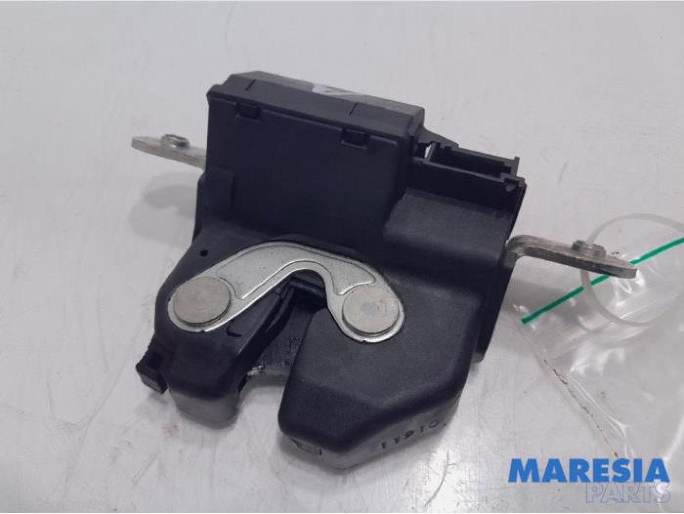 Fiat - 500 - Tailgate lock mechanism