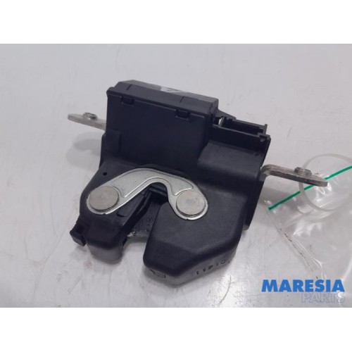 Fiat - 500 - Tailgate lock mechanism
