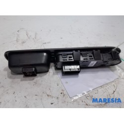 Peugeot - 207 - Multi-functional window switch