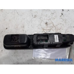 Peugeot - 207 - Multi-functional window switch