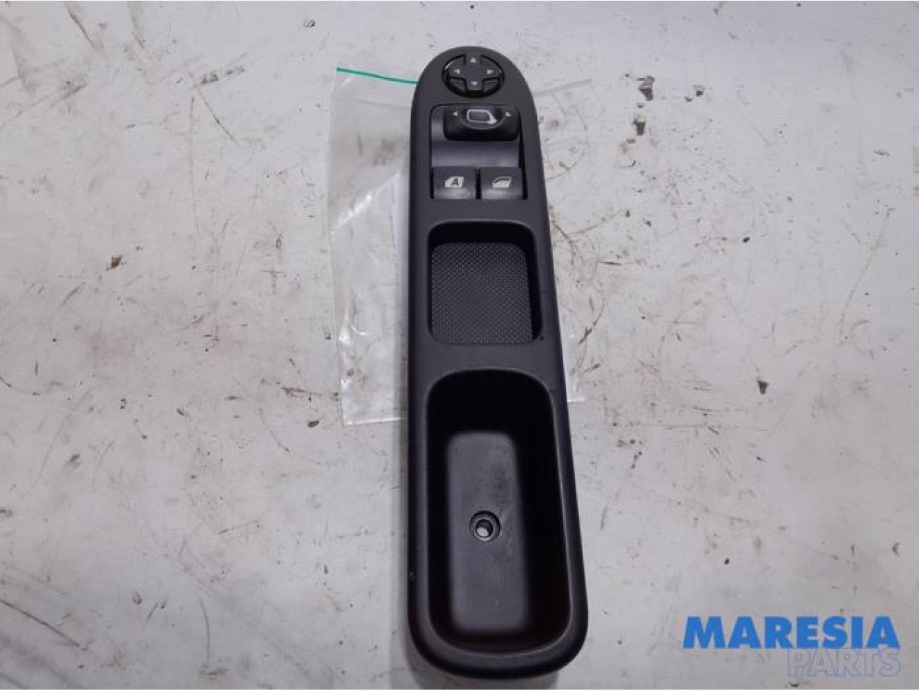 Peugeot - 207 - Multi-functional window switch