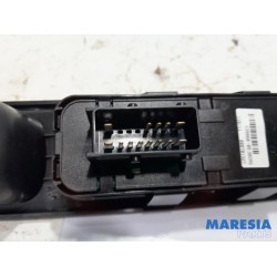 Peugeot - 207 - Multi-functional window switch