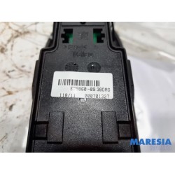 Peugeot - 207 - Multi-functional window switch