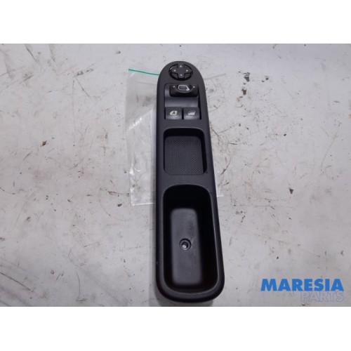 Peugeot - 207 - Multi-functional window switch